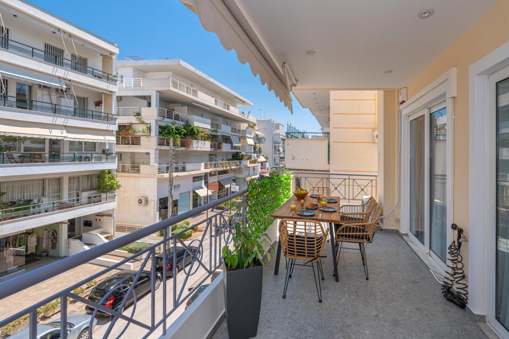 Apartment Luxurious Coastal Retreat In Glyfada *